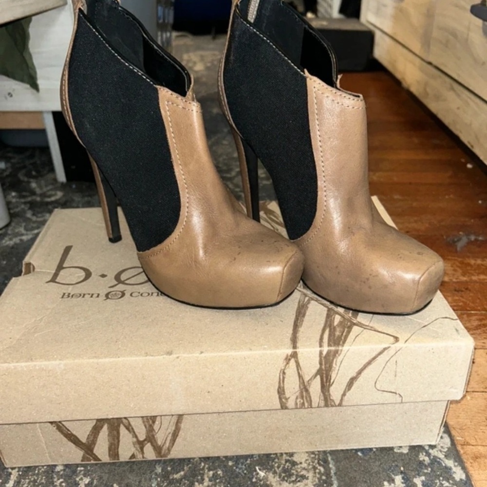 Jessica Simpson Black and Tan Heeled Boots